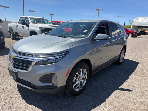 Used 2024 Chevrolet Equinox LT image 1