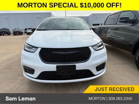 New 2026 Chrysler Pacifica Limited w/ S Appearance Package image 2