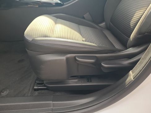Certified 2025 Chevrolet Trax LT FWD image 15