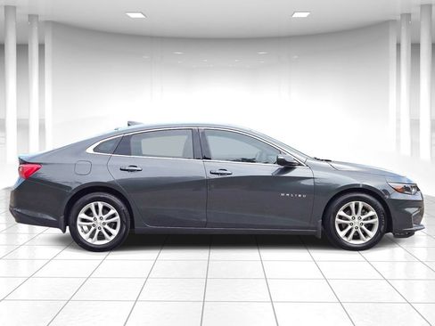 Used 2017 Chevrolet Malibu LT FWD image 2
