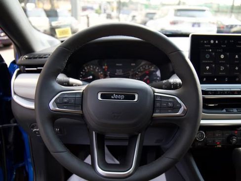 Used 2025 Jeep Compass Limited AWD/4WD image 26