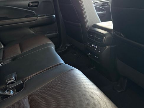 Used 2025 Honda Passport Black Edition image 30