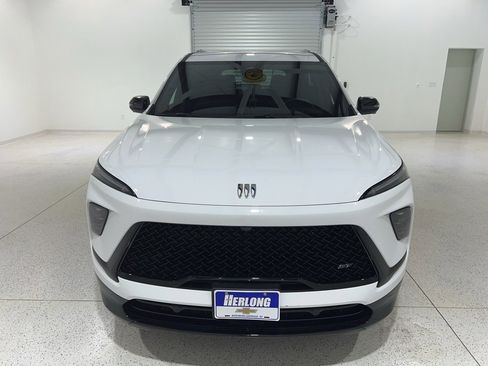 Used 2025 Buick Enclave Sport Touring image 8