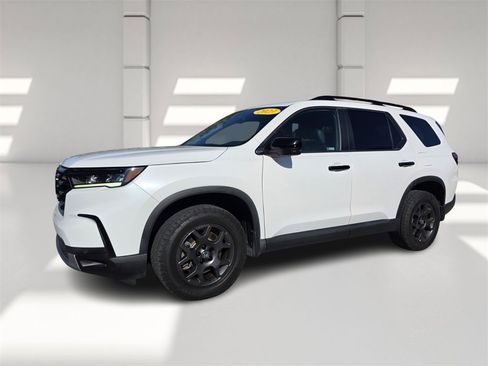 Used 2023 Honda Pilot TrailSport image 8