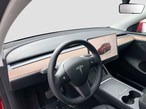 Used 2023 Tesla Model Y Long Range AWD/4WD image 9