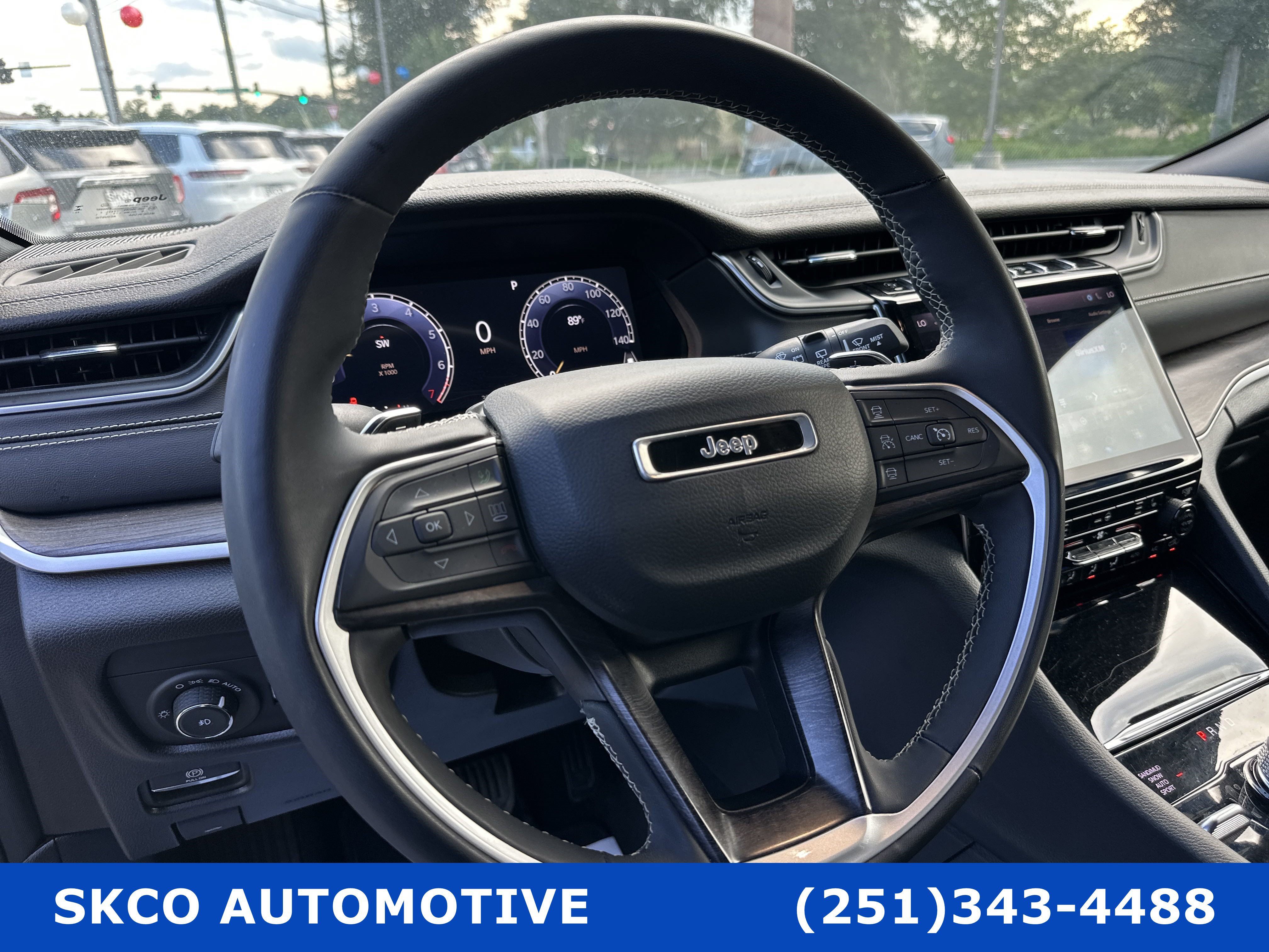 Used 2024 Jeep Grand Cherokee Limited AWD/4WD image 19