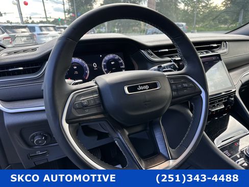 Used 2024 Jeep Grand Cherokee Limited image 19