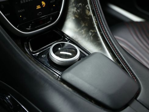 Used 2018 Aston Martin DB11 Coupe image 37