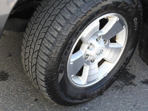 Used 2014 Toyota Tacoma 4x4 Double Cab w/ TRD Sport Package image 11