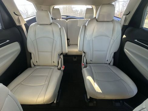 Used 2021 Buick Enclave Essence w/ Sound and Sites Package image 22