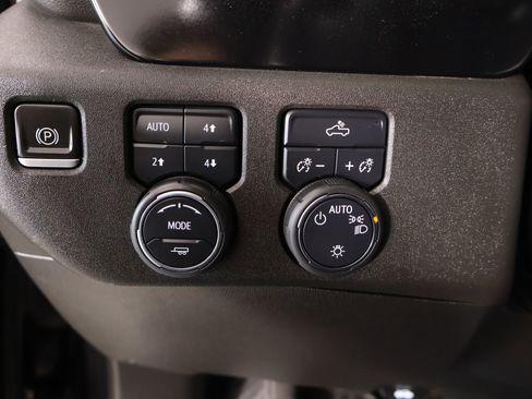 Used 2022 Chevrolet Silverado 1500 LT w/ Z71 Off-Road Package image 8