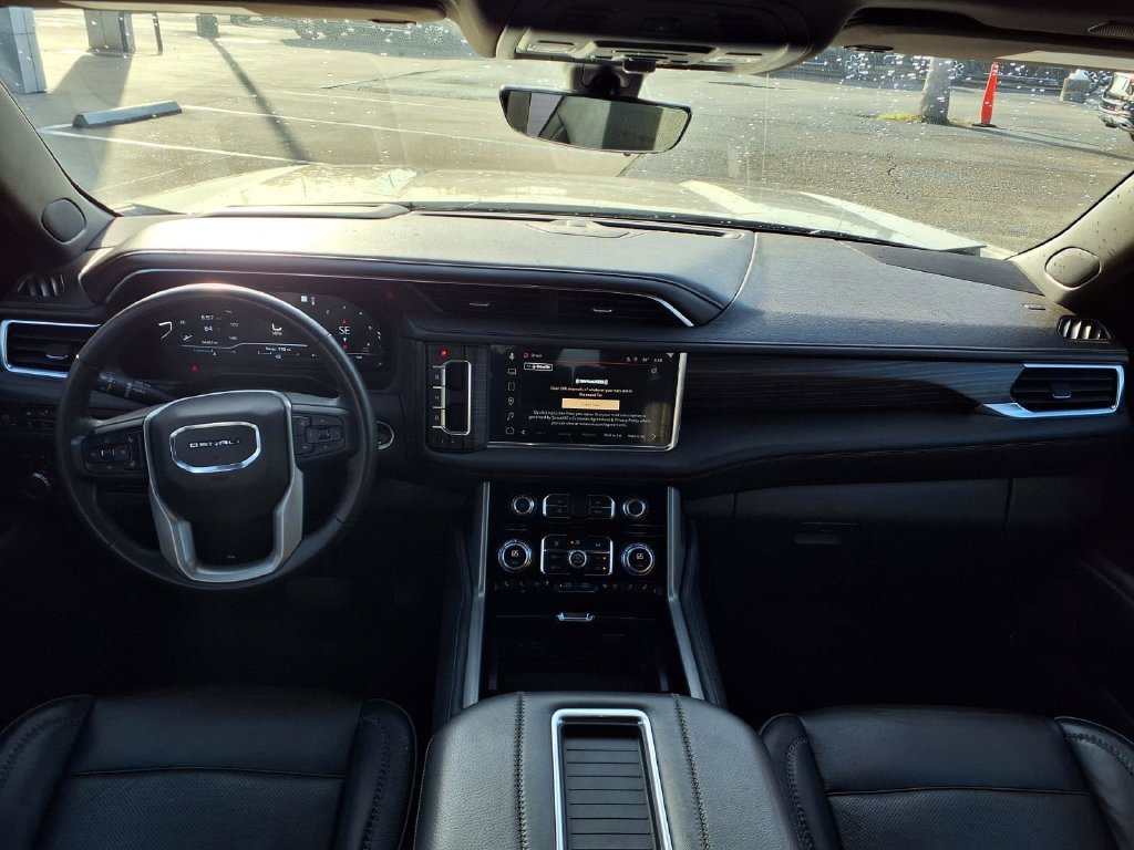 Used 2022 GMC Yukon XL Denali w/ Denali Premium Package AWD/4WD image 3