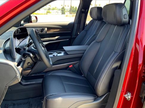 New 2026 Cadillac Vistiq Sport image 12