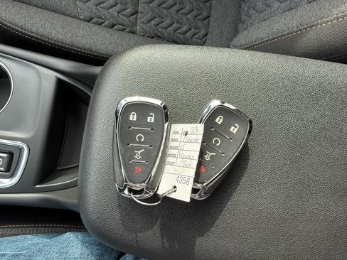 Used 2023 Chevrolet Equinox LT AWD/4WD image 36