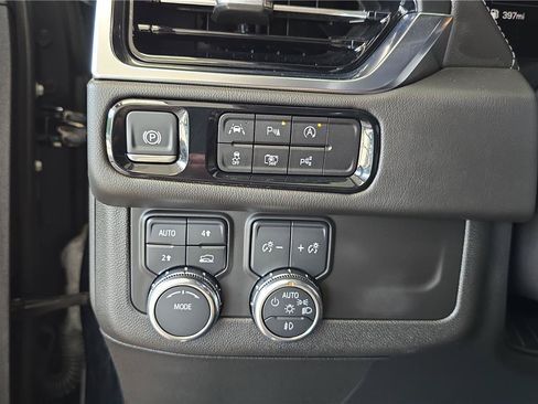 Used 2025 GMC Yukon XL Denali AWD/4WD image 27
