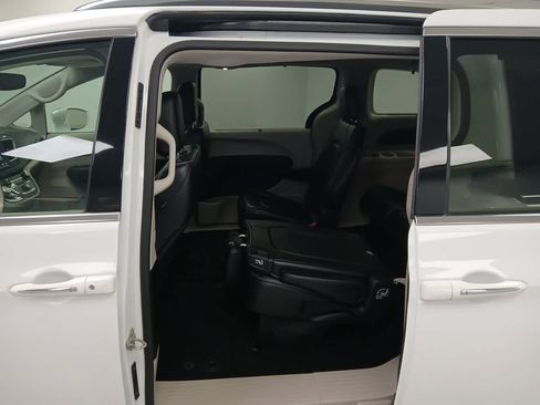 Used 2020 Chrysler Pacifica Limited image 15