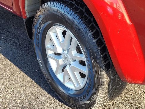 Used 2016 Nissan Frontier SV image 7