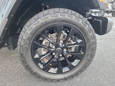 Used 2025 Jeep Gladiator Sport image 29