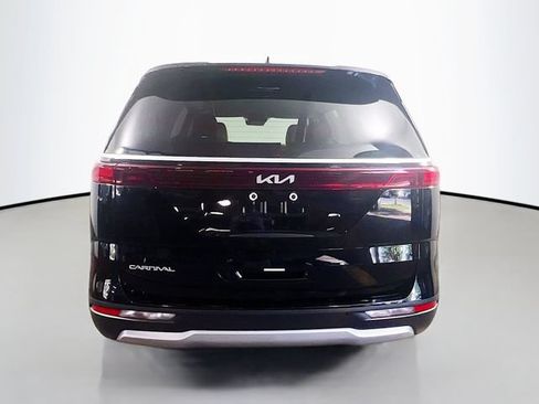 Used 2024 Kia Carnival LX FWD image 19