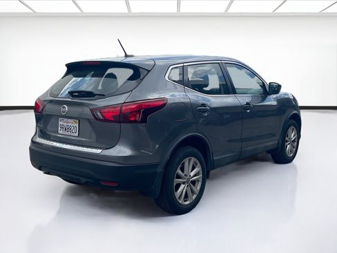 Used 2019 Nissan Rogue Sport S w/ Appearance Package FWD image 4