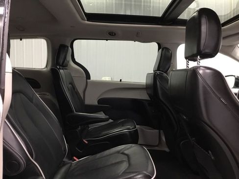 Used 2023 Chrysler Pacifica Limited image 19