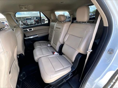 Used 2022 Ford Explorer XLT w/ Equipment Group 202A RWD image 32