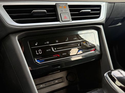 Used 2025 Volkswagen Taos SE image 28