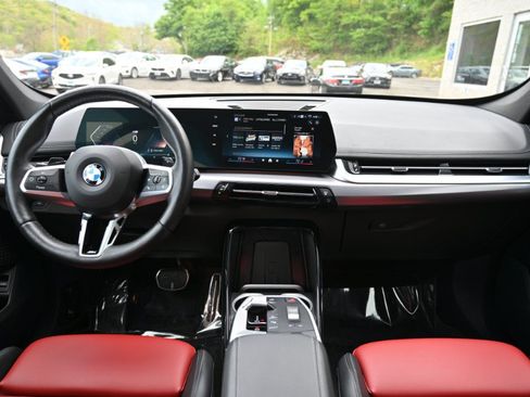 Used 2025 BMW X1 xDrive28i AWD/4WD image 4