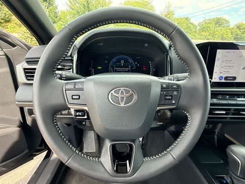 Used 2026 Toyota Camry SE FWD image 7