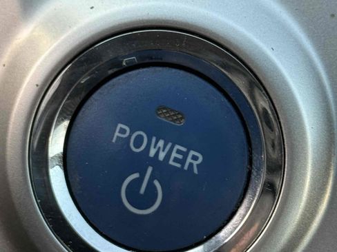 Used 2014 Toyota Prius V Two FWD image 6