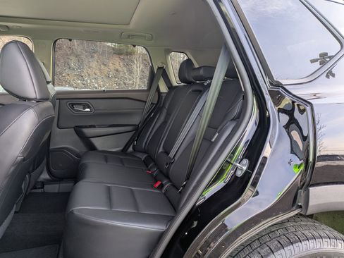 Used 2023 Nissan Rogue SV w/ SV Premium Package image 9