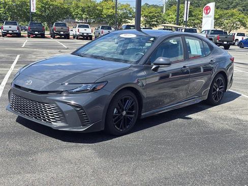 Certified 2025 Toyota Camry SE image 2