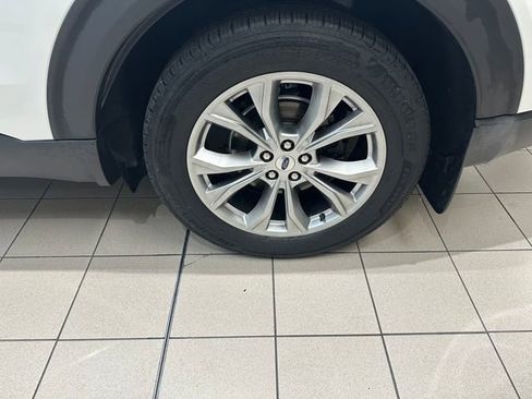 Used 2020 Ford Explorer XLT w/ Equipment Group 202A AWD/4WD image 32