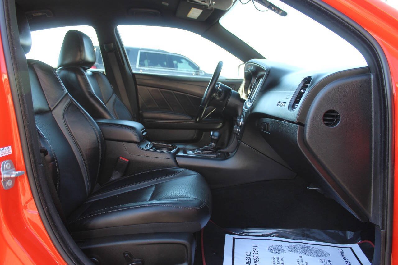 Used 2023 Dodge Charger SXT w/ Plus Group RWD image 10