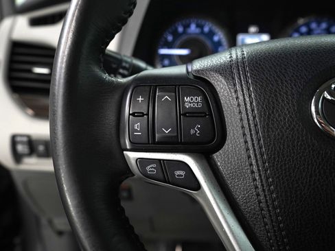 Used 2017 Toyota Sienna XLE Premium image 19