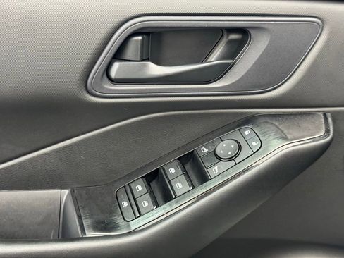 Used 2024 Nissan Rogue S image 14