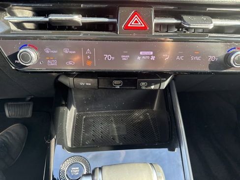 Used 2023 Kia Niro SX image 23