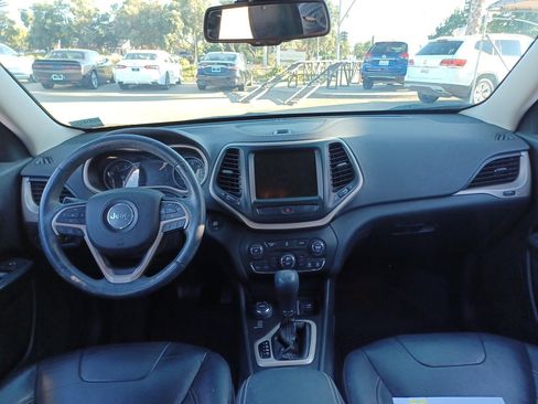 Used 2017 Jeep Cherokee Limited image 8