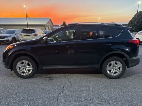 Used 2015 Toyota RAV4 LE AWD/4WD image 2