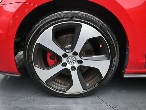 Used 2016 Volkswagen Golf 4-Door FWD image 10