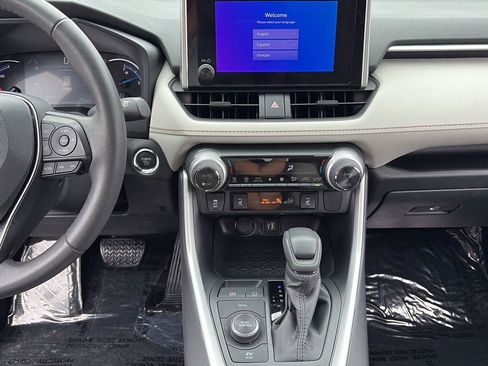 Used 2025 Toyota RAV4 XLE w/ Convenience Package AWD/4WD image 8