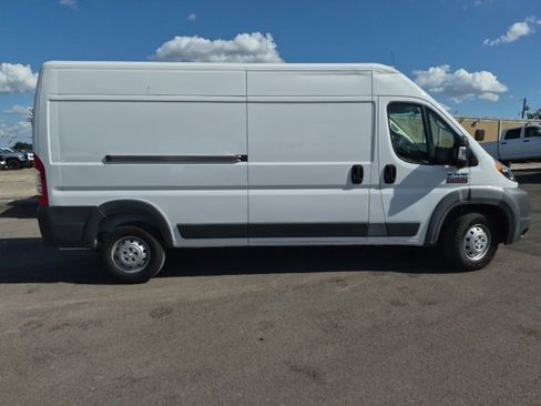 Used 2018 RAM ProMaster 2500 w/ Interior Convenience Group image 14