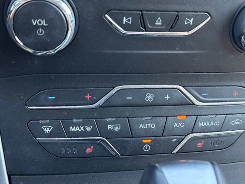 Used 2015 Ford Edge SEL w/ Equipment Group 201A image 25