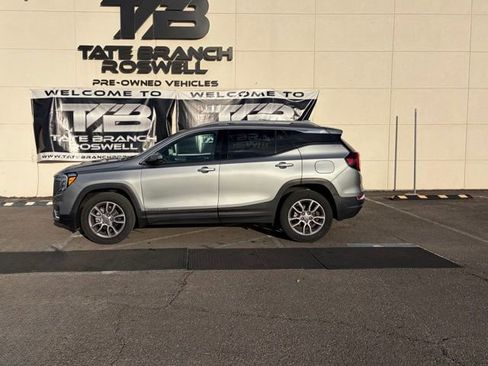 Used 2024 GMC Terrain SLT image 9