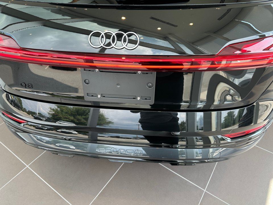 Used 2024 Audi Q8 e-tron Premium Plus AWD/4WD image 14