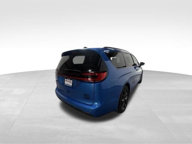 New 2027 Chrysler Pacifica Select FWD image 6