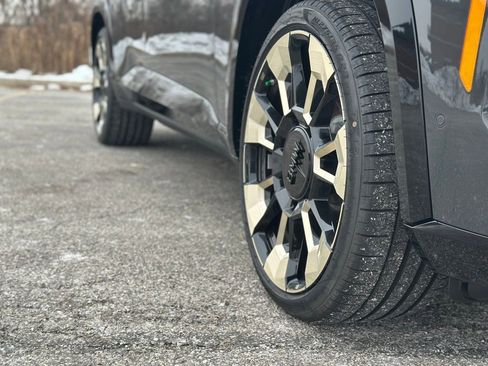 New 2026 BMW XM Label Red image 9