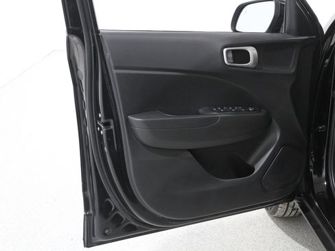 Certified 2021 Hyundai Venue SEL w/ Premium Package image 4