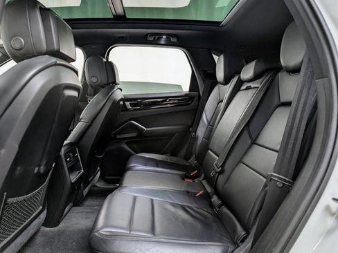 Used 2019 Porsche Cayenne image 18