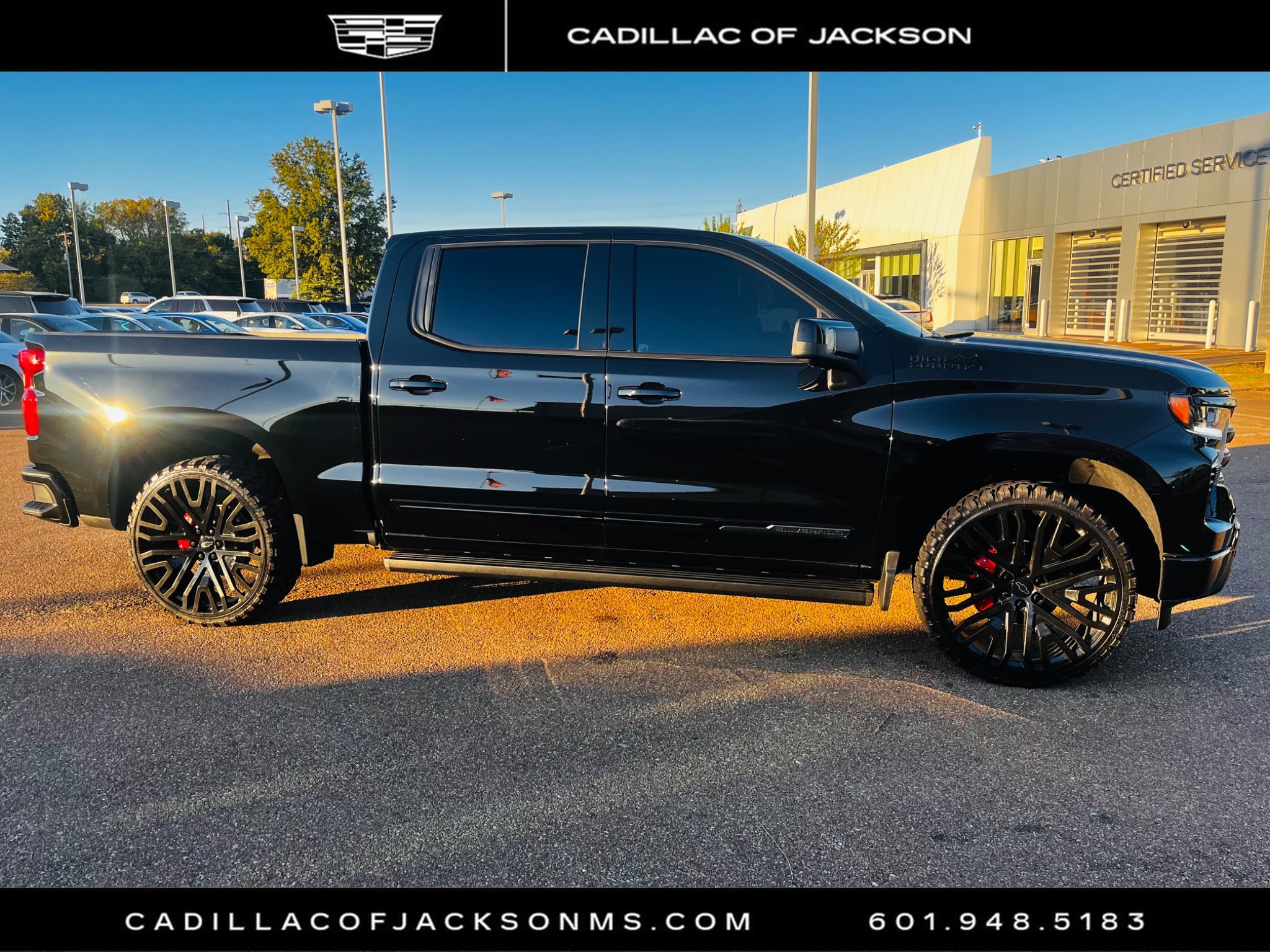 Used 2025 Chevrolet Silverado 1500 High Country w/ Midnight Edition AWD/4WD image 5